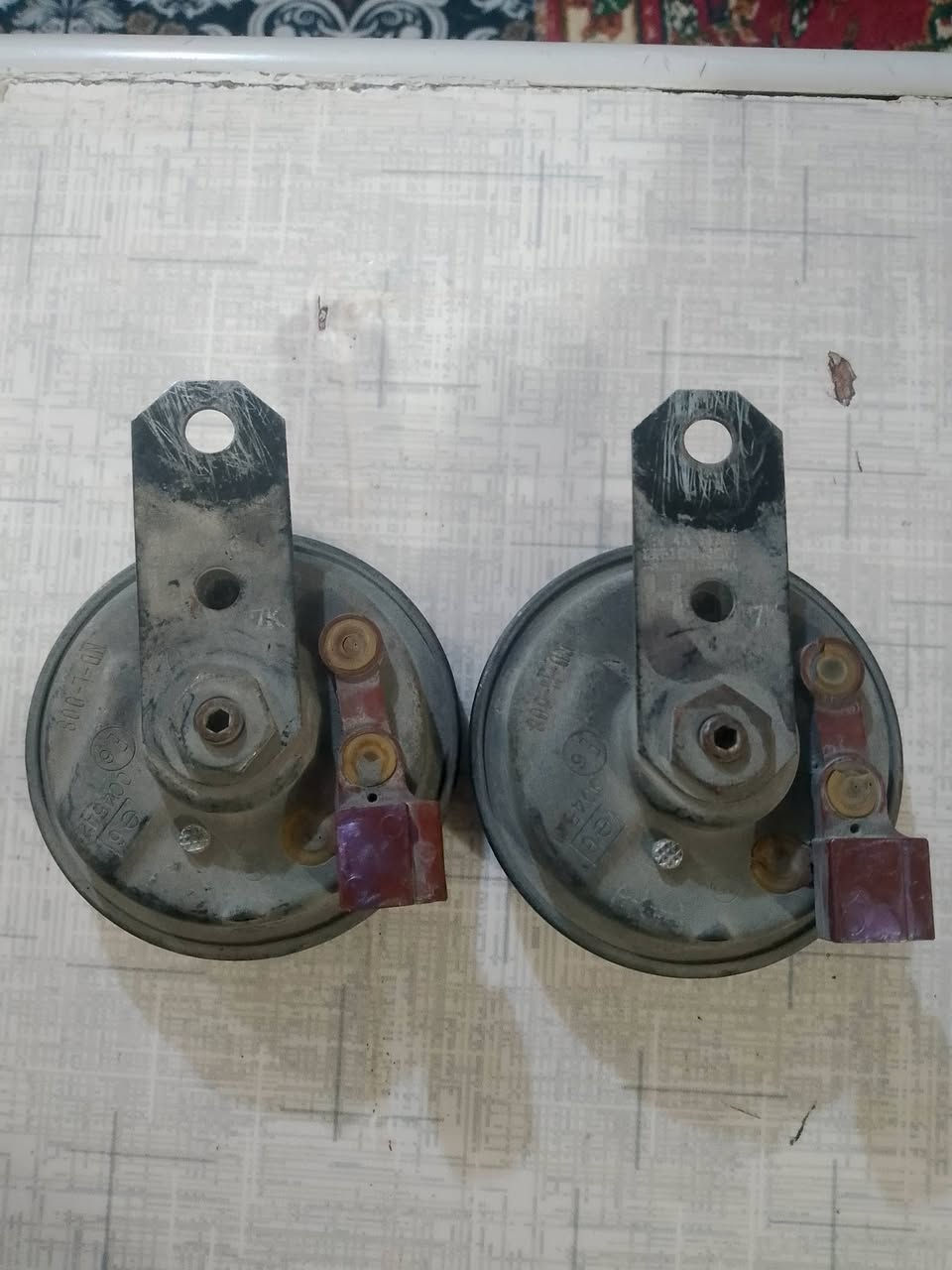 سلام عليكم هورن سيدان فيشه حمره نظيفات السعر 150 وبيهن مجال مكاني النجف  للاستفسار  ***********
