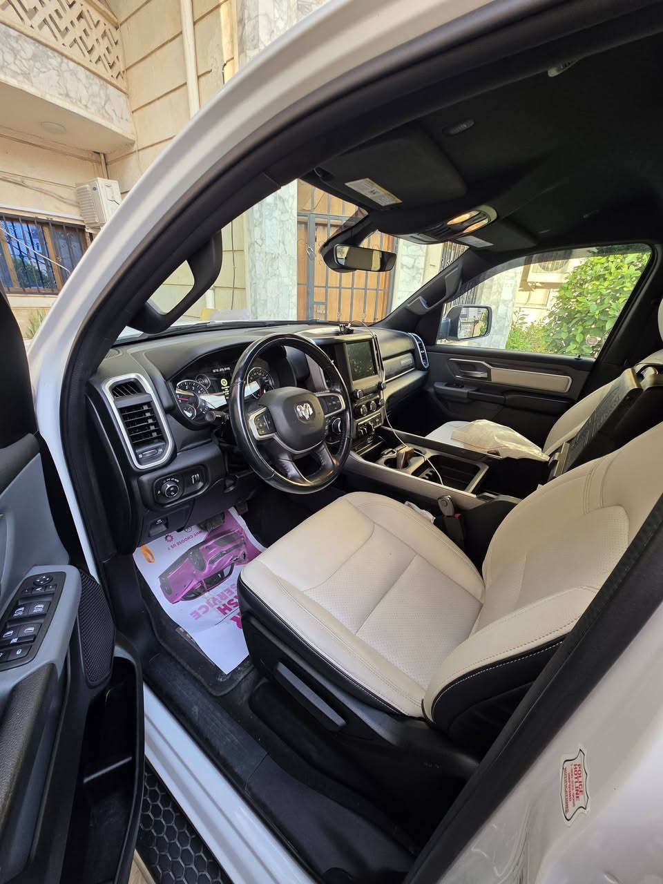 RAM 2023 بك هورن
السياره باب طويل بدي قصير رقم اربيل بسمي  بدون ايرباك  شاشه وسط مري شفط لايت لد  داخل جلد ابيض ماشيه ٤٥ الف مايل سبير منازل مكينه 8 سلندر  57000 اتوتورك نظام اقتصادي السياره جديده بمعنه الكلمه   السعر ٣٠٠ وبيه شي بسيط ***********
