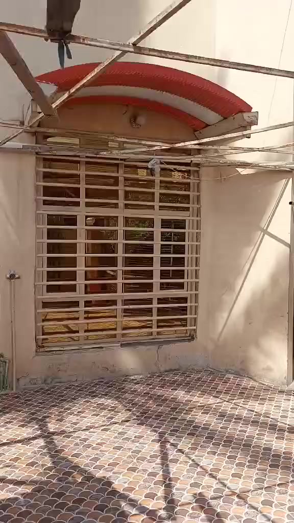 بيت للبيع طابو زراعي سند 25 المساحة 300م الواجه 15 والنزال 20م العنوان الحمزة الغربي شارع علي قماره يوجد فيه غرفتين نوم وصاله واستقبال ومطبخ وصحيات داخلية وخارجية وكراج سيارة وحديقة الاستفسار الاتصال على الرقم ***********
