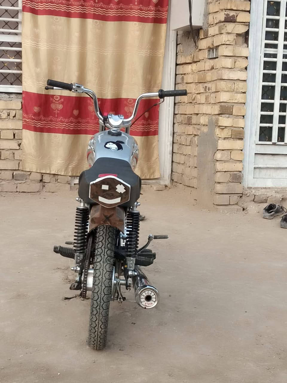 يابه السلام عليكم دراجة تعمير 25  26 ماصر اقل الشهر من تعمرت غراض كلهة نامة بس المكينة نامة تيبرو اوراق اصولي سعر 950 وبيهة مجال الموشراي لا يتعبني للستفسار اكثر اتصل ***********
