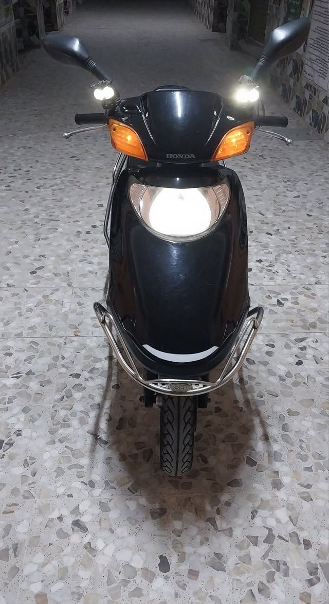 دراجه هونداي سبيسي 
محركها مكفول اخرس 
كهربائيتها كلها شغاله قفل جنطه قفل ستيرن اشاير ولايت 
دبل اشاره بيها درع الاصلي وبلاجكترات اضافيه 
دراجه عل بلادي كفرات اصلي ابو الختم 
بسعر ٩٠٠ الف 
كوت


**إذا كنت صاحب هذا الإعلان وتريد حذفه لأي سبب، رجاءا أرسل رسالة إلى الدعم الفني**