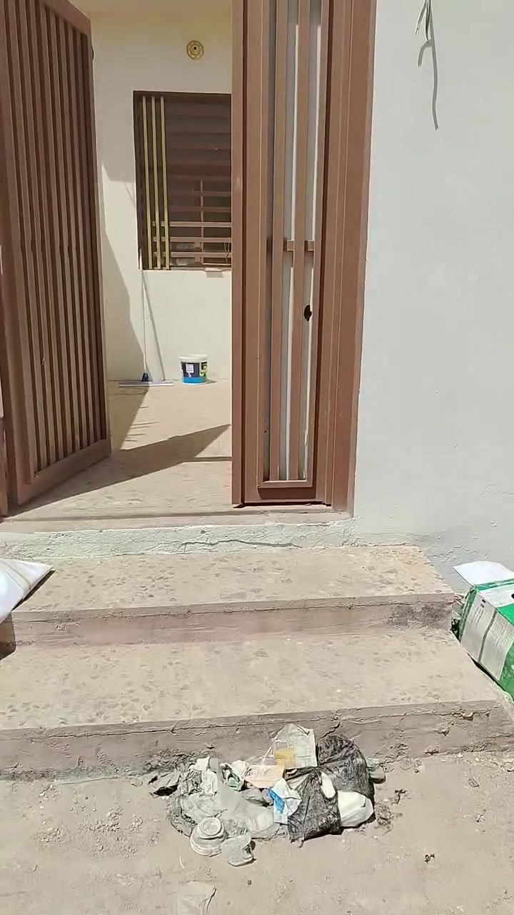 بيت ١٠٠ متر شارع المطار القديم قرب جامع ام البنين عليها السلام غرفة نوم وصاله ومطبخ واستقبال صب الأساس والسقف بناء طابوق نهروان كاشي سيراميك مثل ماوضح في مقطع الفيديو السعر 42مليون مع المجال للاستفسار الاتصال على الرقم ***********ابو محمد الحجيمي @
