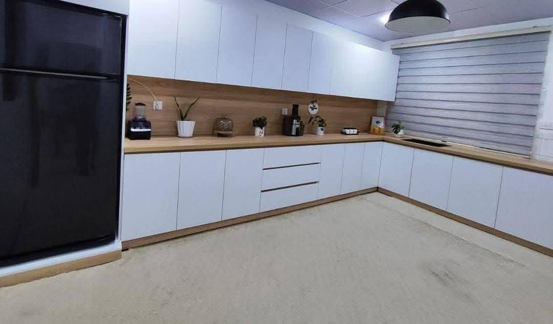 هه راج هه راج كه وانته ريكي 3مه تره مخسله كه شي مه ترو نيو به 550هه زاره ره نكوديزائين به خواستي كريار خويه تي بو زا نياري زياتر بيوه نديمان بيوه بكه ن *********** واتسئاب فايبه ريشي له سه ره گه ياند مان هه يه بو سه رجه م شاره كان ***********
