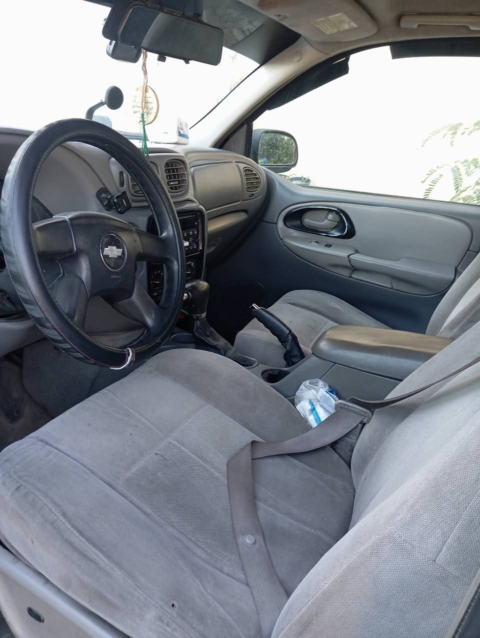 السلام عليكم
بلايزر 2006 سيارة نضيفة صدر جديد تايرات جديدة منضومة غاز الداخل نضيف السعر 75 بيها مجال بسيط 
للاستفسار  ***********
