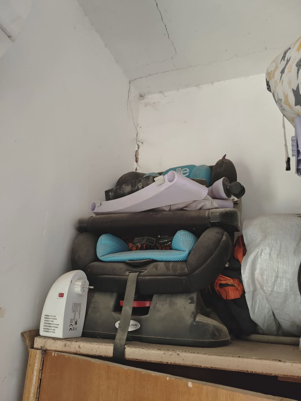 مرجوحه عش العصفور يرادلهه لحيم ب40 الف اني اخذتهه ب130

جوله شرط ب30 

نراكيل وبكار وياهن وحامله مال فحم ب15 قفل 

شاشه مال حاسبه وتستخدم للكامرات ب10 

مال بهارات ب5 كامله بدون نقص 

خلاط ب5 بي نقص بس الي بلصوره موجوده 

قالب كليجه كهربائيه شغاله شرط  ب10

كرسي اطفال سياره ب35

اخوان الاسعار بيهن اكو مجال وبيهن لا

***********
