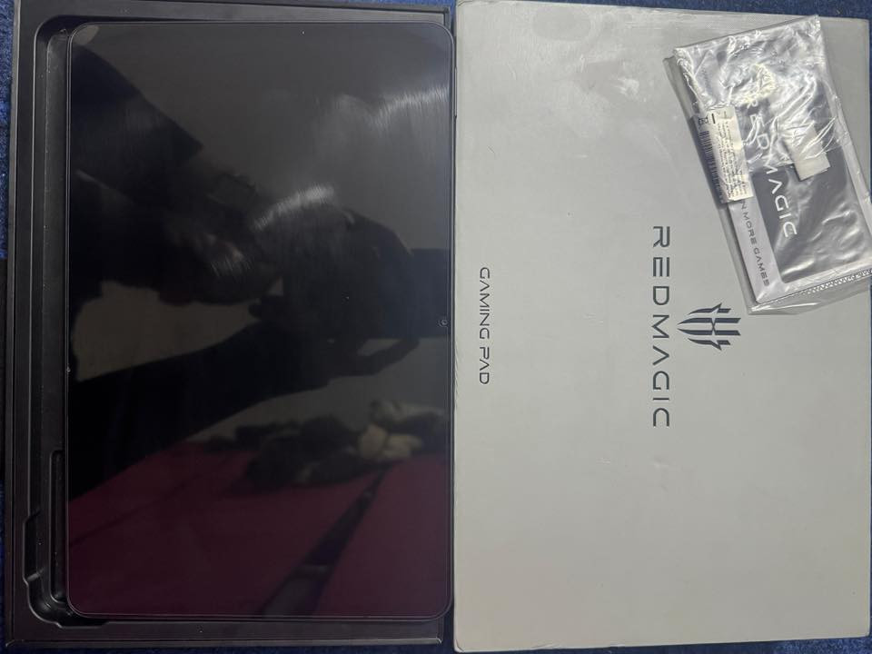 � للبيع: RedMagic Nova (نسخة 512GB)
🔹 الحالة: [مستعمل بحالة ممتازة]
🔹 السعة: 512 GB تخزين داخلي (UFS 4.0)
🔹 الذاكرة العشوائية (RAM): 16 GB LPDDR5X
🔹 المعالج: Snapdragon 8 Gen 3 (Leading Version) بسرعة حتى 3.4 GHz
🔹 معالج الرسوميات: Adreno 750 (حتى 1 GHz) 
🔹 الشاشة: 10.9 بوصة IPS LCD بدقة 2880×1800 بمعدل تحديث 144 Hz 
🔹 البطارية: 10100 mAh + شحن سريع 80 W 
🔹 نظام التشغيل: Android 14 مع واجهة Redmagic OS 9.5 

📸 الكاميرات:
• خلفية: 50 MP (فلاش + HDR + بانوراما)
• أمامية: 20 MP 📸 

🔊 الصوت: 4 مكبرات صوت مع تقنية DTS-X Ultra واهتزاز 4D 
📡 للاستفسار فقط واتساب 

***********

🔒 المستشعرات: بصمة جانبية + جيروسكوب + حساس قرب + بوصلة  

💸 سعر 850 الف
