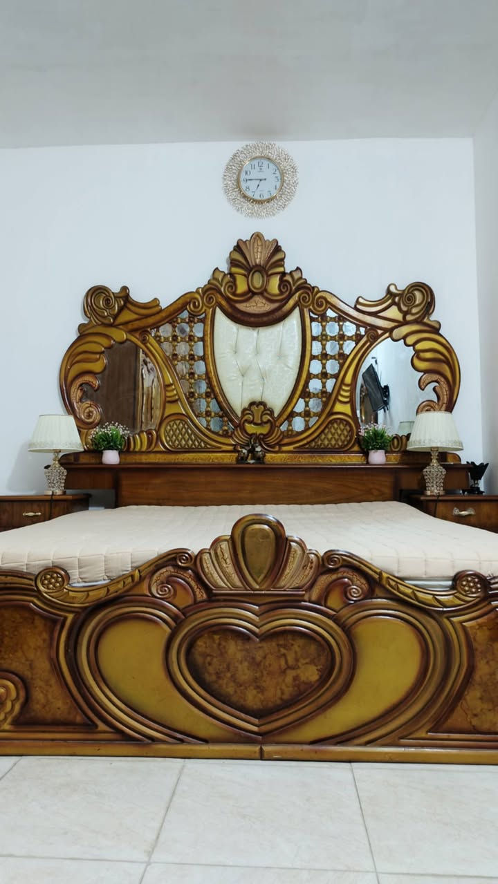 سلام عليكم
غرفة صاج
مكونة من 8 قطع
كنتور 6 ابواب
نضيفة كلش مثل الي بالصور واحلى
عنوانها حي الانصار
للاستفسار
*********** او على الماسنجر
