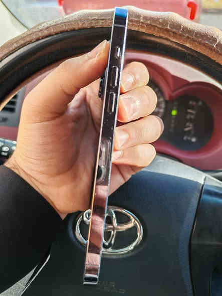 السلام عليكم ايفون 14 برو ماكس ذاكره 256 بطاريه 85 الجهاز ممفتوح ضمان ماستر بي فقط شخوط قليله بالشاصي وضربه بحافه الكامره السعر 900 وبي مجال قليل العنوان بغداد للاستفسار الاتصال او مراسله الصفحه ***********
