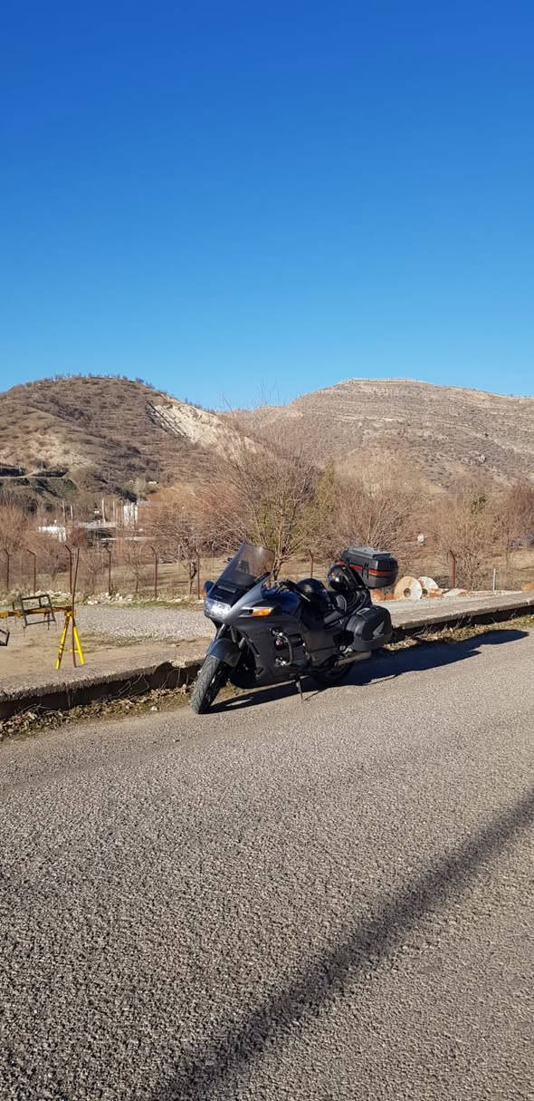 السلام عليكم ورحمة الله وبركاته دراجة للبيع !
هوندا ST1100 ياباني
تاريخ الصنع /1994
دراجة مرقمة باسمي تحويل بنفس اليوم دراجة جديدة وخير من الله مال رمبة دراجة على ايدي ومكفولة من التاير للتاير كفالة عامة برغي ما مفتوح منها دراجة مال رحالة وين متريد تراي الك عسى ما للبصرة دراجة نضيفة وعلى ايدي اكفلها الك من الشخط ومثل مموضح كدامك بالصور الدراجة حلوة وخير من الله وتشوفها بالواقع بعد احلة الشراي وجاد ليكسر بحلال الناس ولو ما تضايقت على لفلوس ولا ابيعها والي يشتريها بالف عافية ومن كلب طيب وصافي دراجة جديدة وتجي تشوفها وتفحص وتاخذ تراي وين ميعجبك وبيك خير وتدلل 
السعر المطلوب 37 ورقة يعني بالعراقي ( 5,500,000 ) وبيها مجال للشراي ويدلل 
اتصل على الرقم التالي اذا تحب تعرف تفاصيل اكثر (***********) متواجد واتساب
