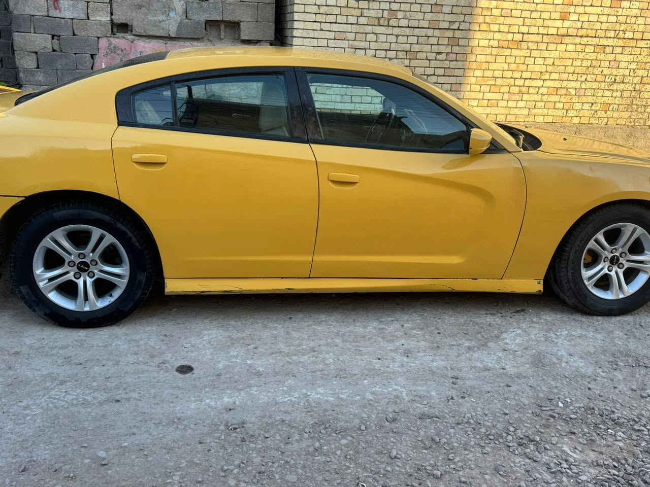 السلام عليكم البيع فقط بدون مراوس جارجر 2011 تكسي رقم بغداد سياره محرك مال 2018 اكسل شرط كير وصدر امامي تبريد حادث فخذة وجاملغ الخلفي ملاحظة سياره عليها غرامه 10 أوراق يعني ينزل من سعرها يعني ورة المشتري استلم صافي السعر المطلوب 115 العنوان بغداد شراي يتصل على رقم فقط الخاص ما اجاوب ***********
