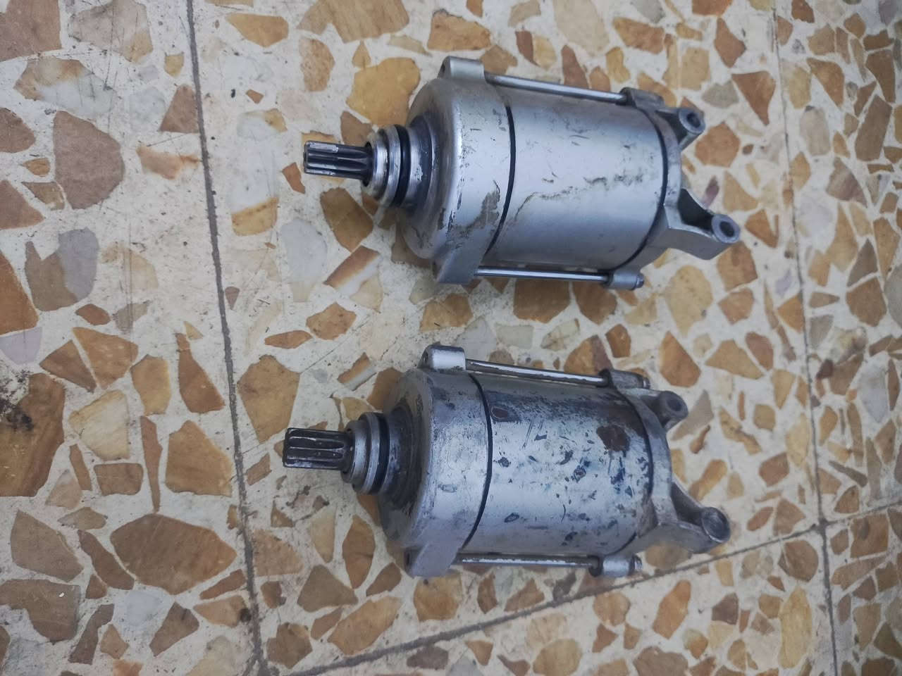 سلام عليكم يالله غراض مال ستوته للبيع كلمن وسعره غراض نضيفه شرط مكاني كربلاء امن داخلي راسلني وتدلل ***********
