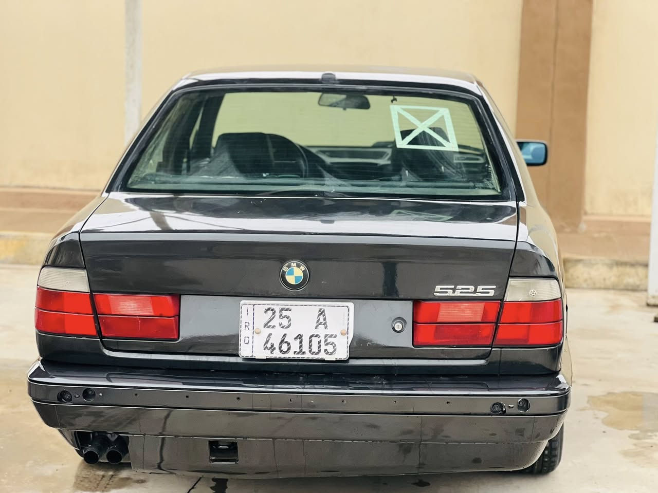 السلام عليكم بي ام للبيع موديل 1991 سنويه جديد بطاقه بانزين بيها 525اصل وفصل مسكر شرط تحويل وكاله سعر خاص او اتصل عل رقم وتدلل ***********🇩🇪
