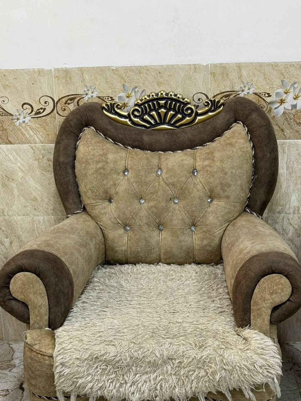 قنفات ملكيه للبيع
عدد القطع 
4 كراسي ملكي
2 قنفات ملكي
طبله وسطيه
السعر: 350 الف
للاستفسار الاتصال علئ الرقم 
***********
واتساب او اتصال علئ الرقم
تعاليق ما ارد فقط الشراي يتصل
