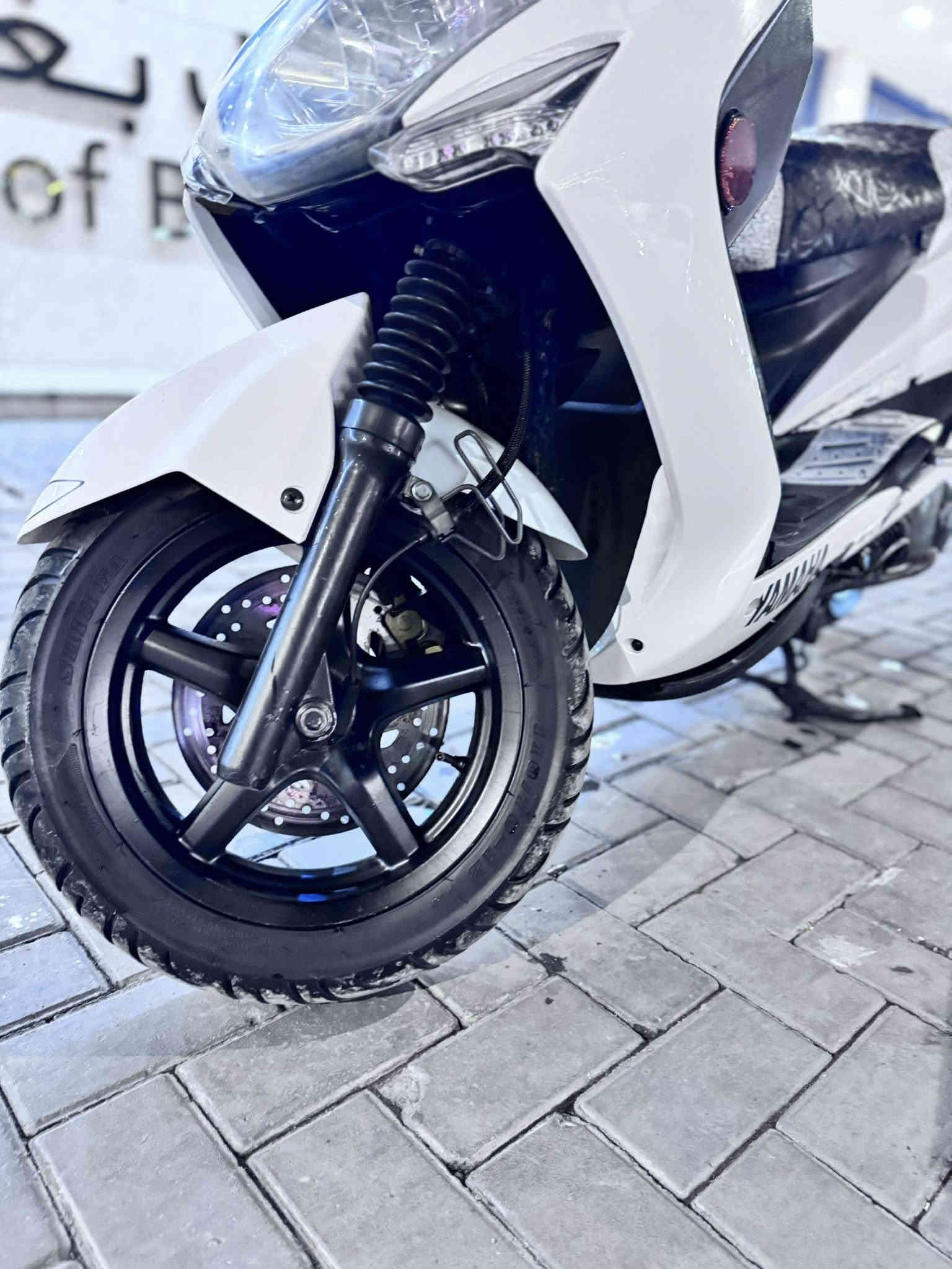 سكنس لد ياباني مو كوري دراجه جديده بمعنه الكلمه  المكان كراده داخل السعر 1250 وبيه مجال ***********
