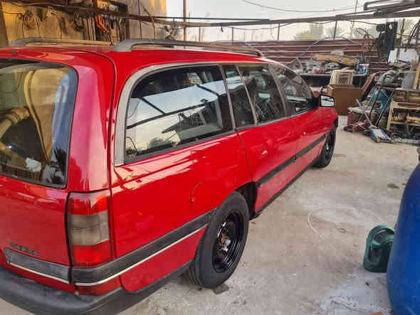 السلام عليكم اوبل اوميكا موديل 96 محرك 2000كير عادي سياره بيها قطع صبغ تخم تاير جديد سنويا بسمي صدر امامي خلفي جديد مكان بغداد قرب جسر الدوار السعر 45$ وبيها مجال ***********
