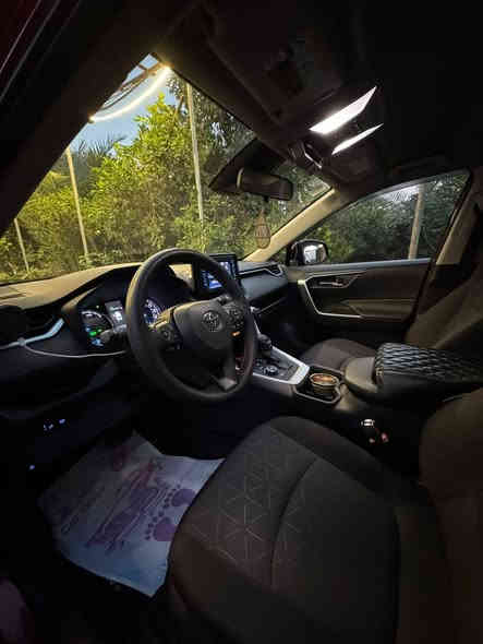 �💥 للبيع | تويوتا راف فور 2022 هايبرد – وارد أمريكا (XLE)
سيارة نظيفة جدًا ومواصفاتها كاملة 👇✨

🔹 المواصفات:

 • محرك 2500 هايبرد اقتصادي
 • دفع رباعي
 • قيادة ذاتية + تحديد مسار
 • رادار أمامي وخلفي
 • كرسي سائق كهربائي
 • شاشة وسطية
 • تحكمات استيرن
 • مخارج USB
 • وضعيات قيادة Eco – Sport
 • لايت زينون أصلي

💲 السعر: 240$

📞 للتواصل: *********** 📲
