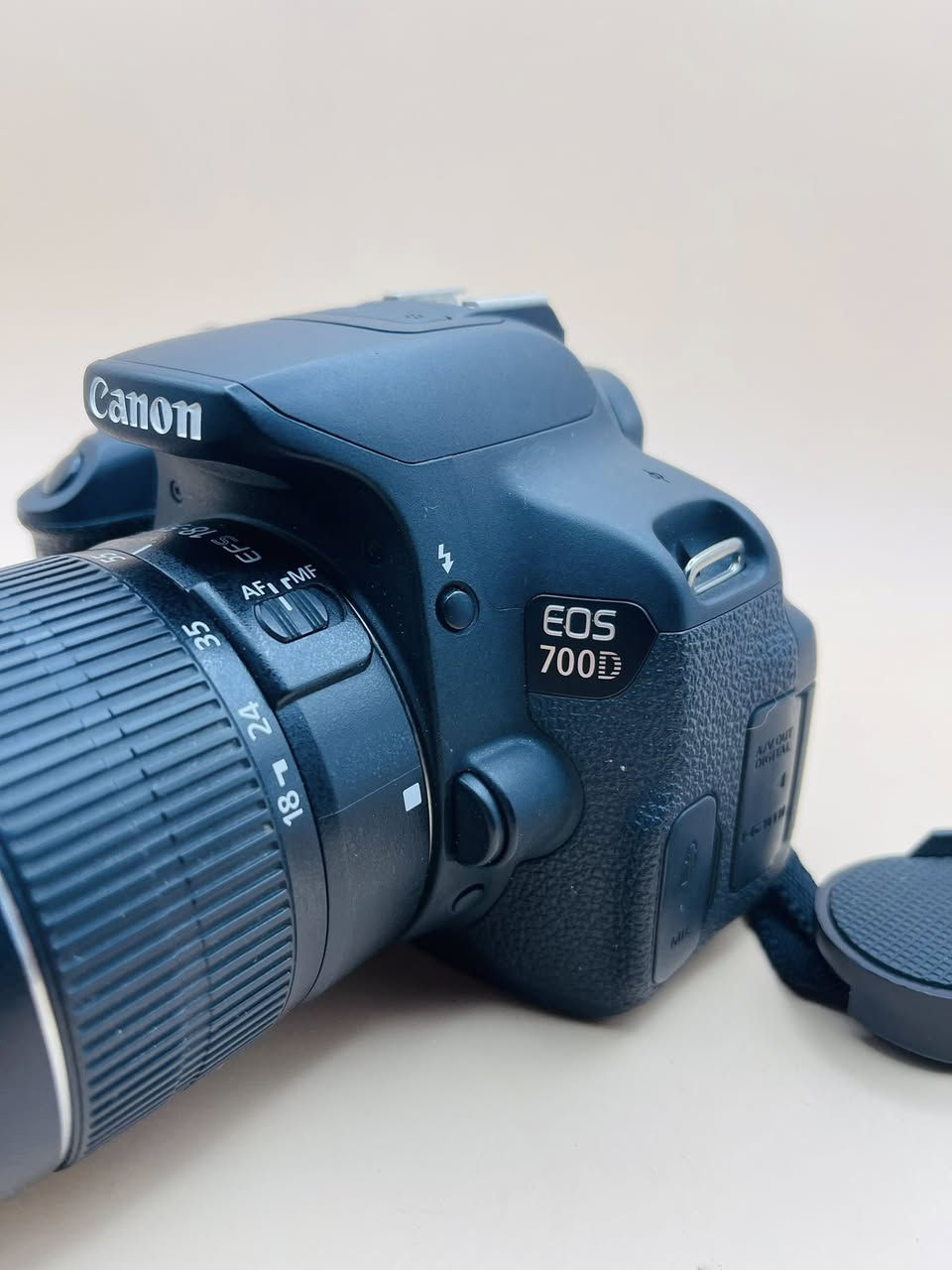 كانون d700
عدسة 55.18
شاحنه
بطاريه
حزام كتف
جنطة
نضافه 100‎%‎
مكفوله من اي عطل وتصليح كامره اخت الجديده 
السعر 340الف سعر نهائي 
مكاني ناصريه متوفر توصيل
للتواصل وتساب او تصال ***********
