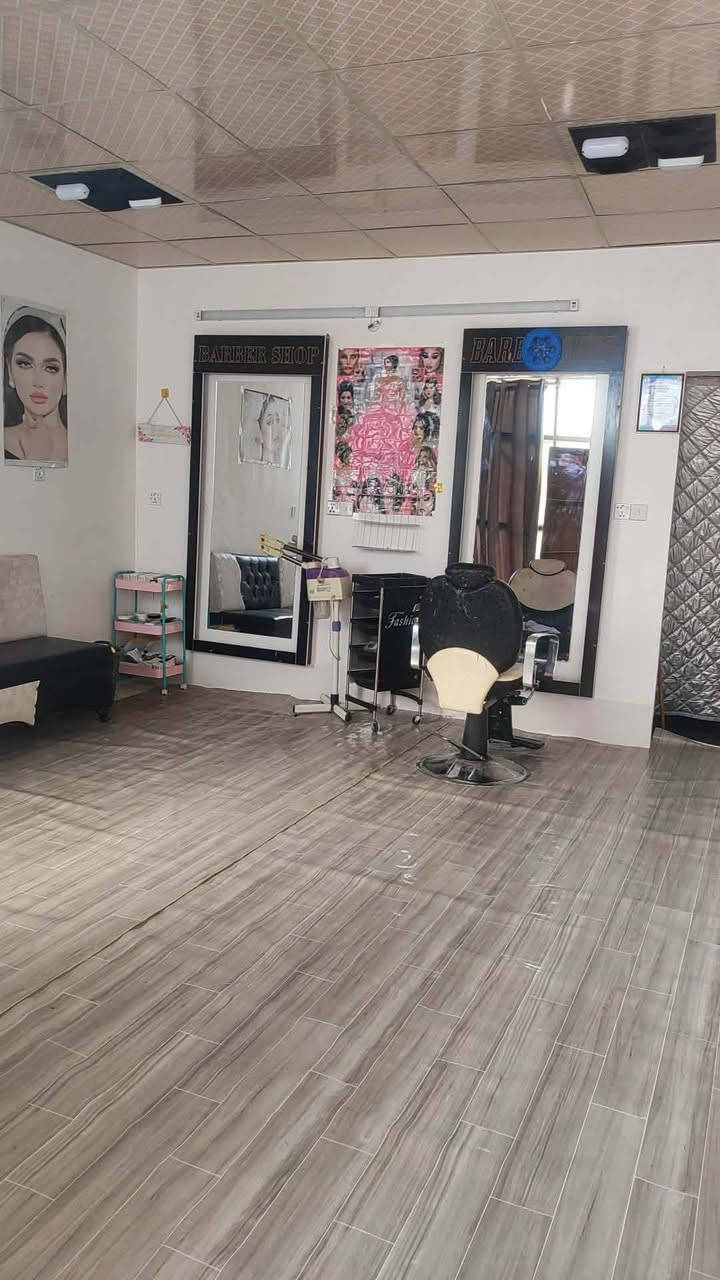 مري البيع عدد ٢ السعر ١٠٠ الف

مغسلة حجم كبير السعر ١٢٥ الف 
ويوجد صالون حلاقة الايجار كامل من كلشي 
المكان كوفة يم مسلم ابن عقيل


**إذا كنت صاحب هذا الإعلان وتريد حذفه لأي سبب، رجاءا أرسل رسالة إلى الدعم الفني**