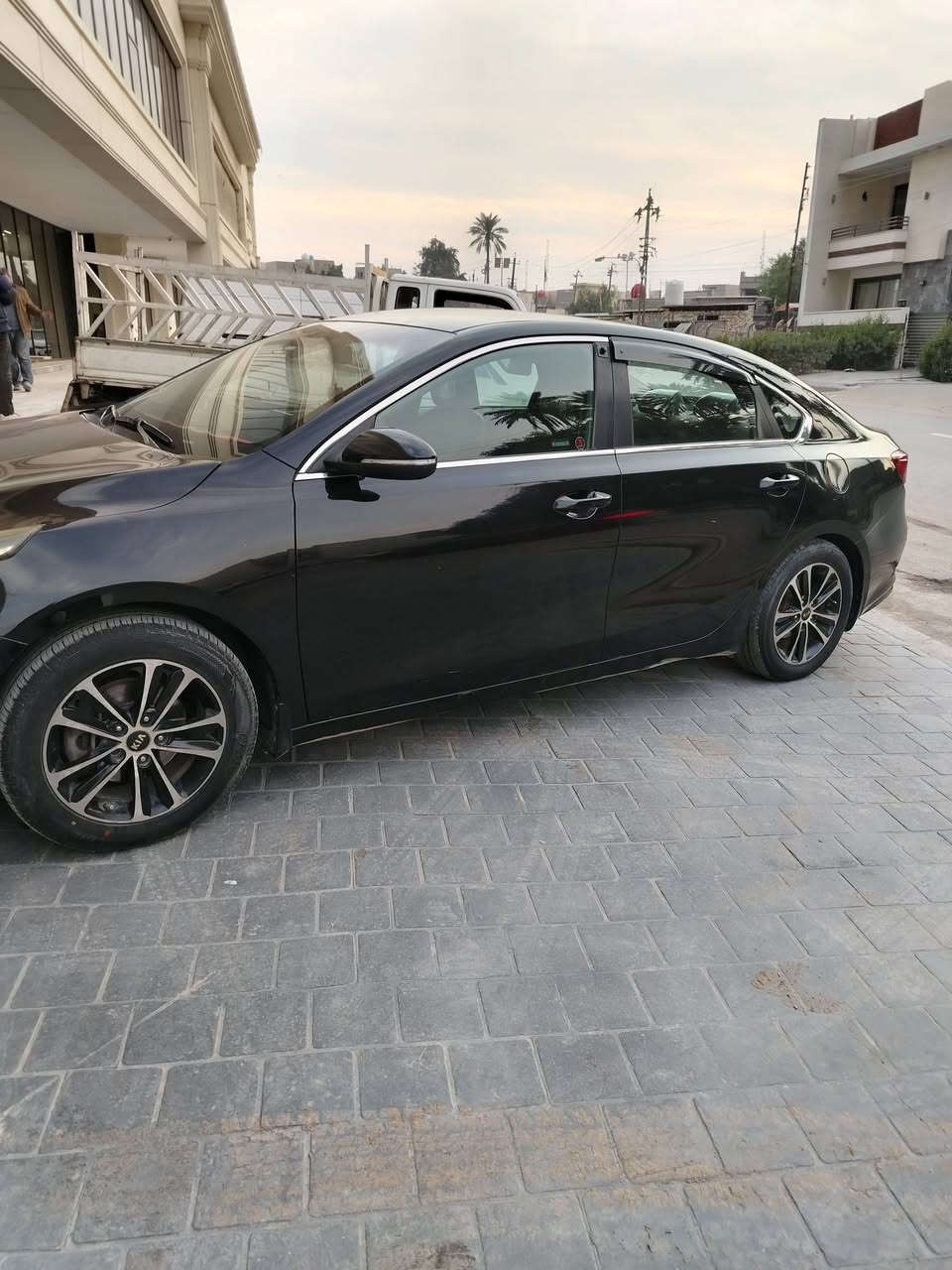 السلام عليكم كيا فورتي وارد كندي ضرره بنيد ودعاميه فقط كير ايتي مكينه ٢٠٠٠ سياره نظيفه صدر جديد مكينه مشتغله بيدي ماصار شهر نفضته سياره كامله السعر ١٣٣ ورقه وبيه مجال بسيط متواجد على الخاص وهذا رقمي *********** مكاني بغداد الكرخ موديل ٢٠١٩
