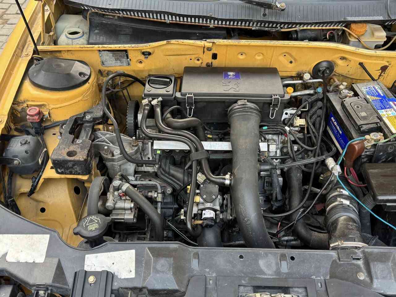 سمند موديل 11 سنويه لل27 سياره بسمي ولا ربع عليها مصفره كلشي مكينه جديده سياره كلش نضيفه بيها بس جاملغ خلفي معمر كامل ساره احله من الصور كلشي شغال مابيها نقص 30 قفل مكاني بغداد حبيبيه *********** بشرفك إذا مو شراي لا دك
