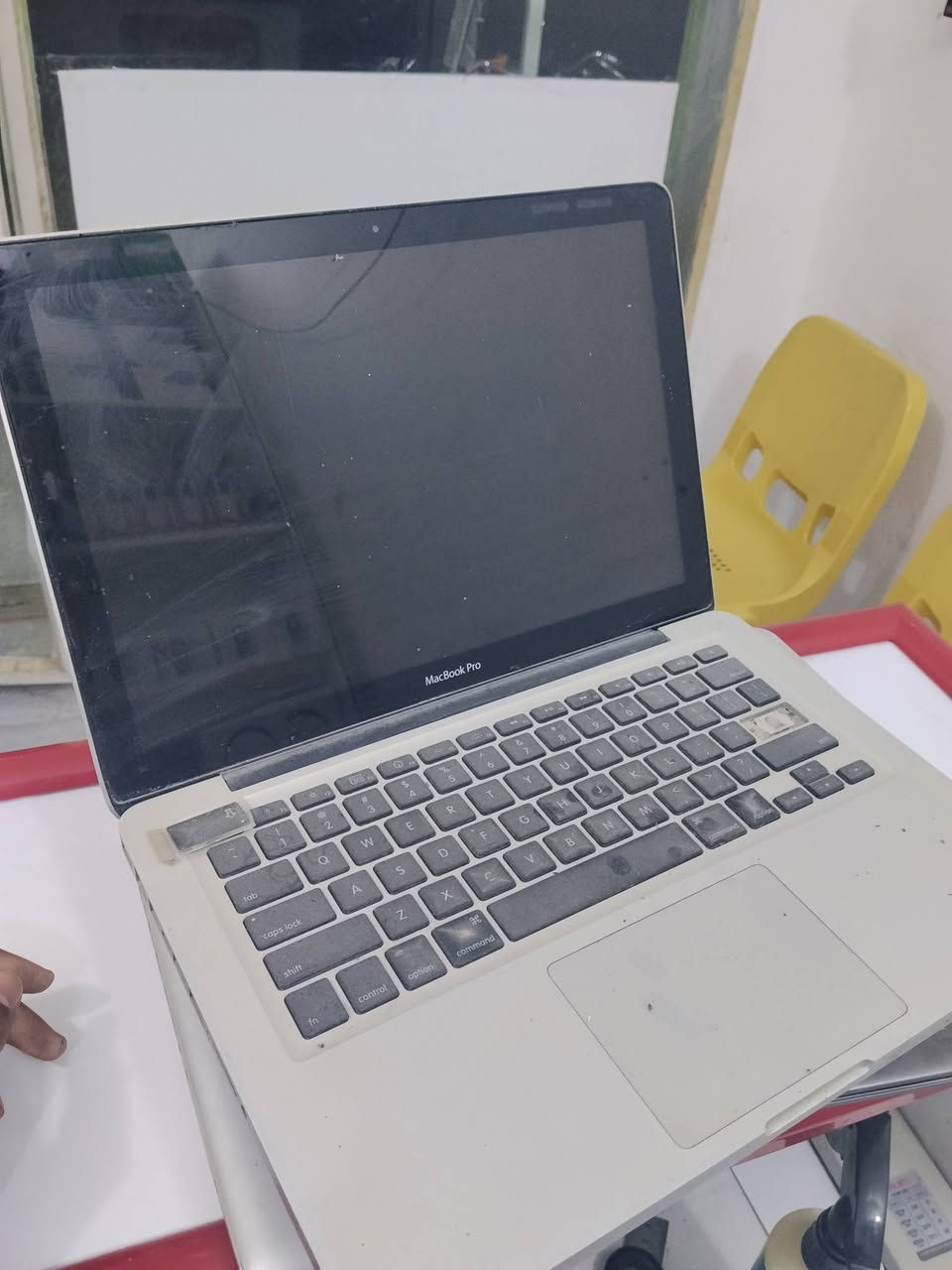 شلعة قطع غيار لابتوب
9 لابتوبات
3 خرائط 
10 رامات
وقطعتين وايفاي

اللابتوبات اضمنلك 6 شغالات 100% لكن بيهن نقوصات مثل رام وهارد وغيره

سعره 125 قابل للتفاوض
للأستفسار خاص


**إذا كنت صاحب هذا الإعلان وتريد حذفه لأي سبب، رجاءا أرسل رسالة إلى الدعم الفني**