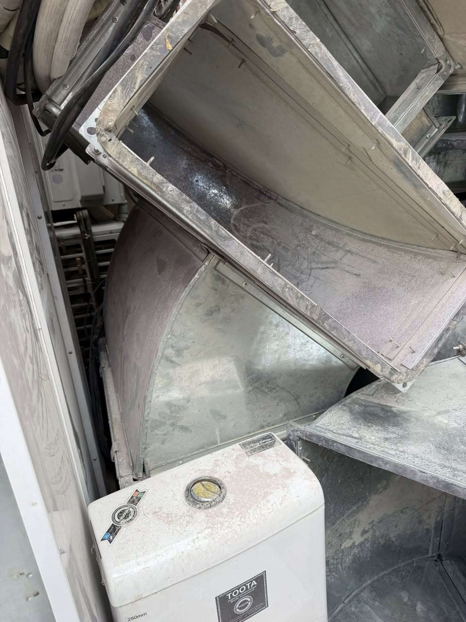 السلام عليكم للبيع جديد مستعمل شهر فقط
سبلت كنتوري ٣ طن انفيرتر توست عدد ٢ 

سبلت كنتوري ٣ طن ميديا عدد ٢ 

دكتات مبرده هانون اسم البليت من افضل نوعيه طول الواحد ٢٠ متر مع تفرعات كاملة عدد  ٢ دكت
مكانهم بغداد السيديه 
للاستفسار ***********
