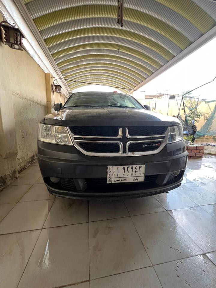 دوج جورني 2018
مكفوله عدا الجاملغ الامامي بالخشم شويه
الباقي مكفوله بيها طخه بسيطه بالدور الخلفي 
4 سلندر 
رقم بابل 
7 راكب 
ويل كب 
شاشه صغيره
المكان بابل حله شارع 80 
*********** 
مكلف بالنشر 
السعر 125 وبيها مجال
