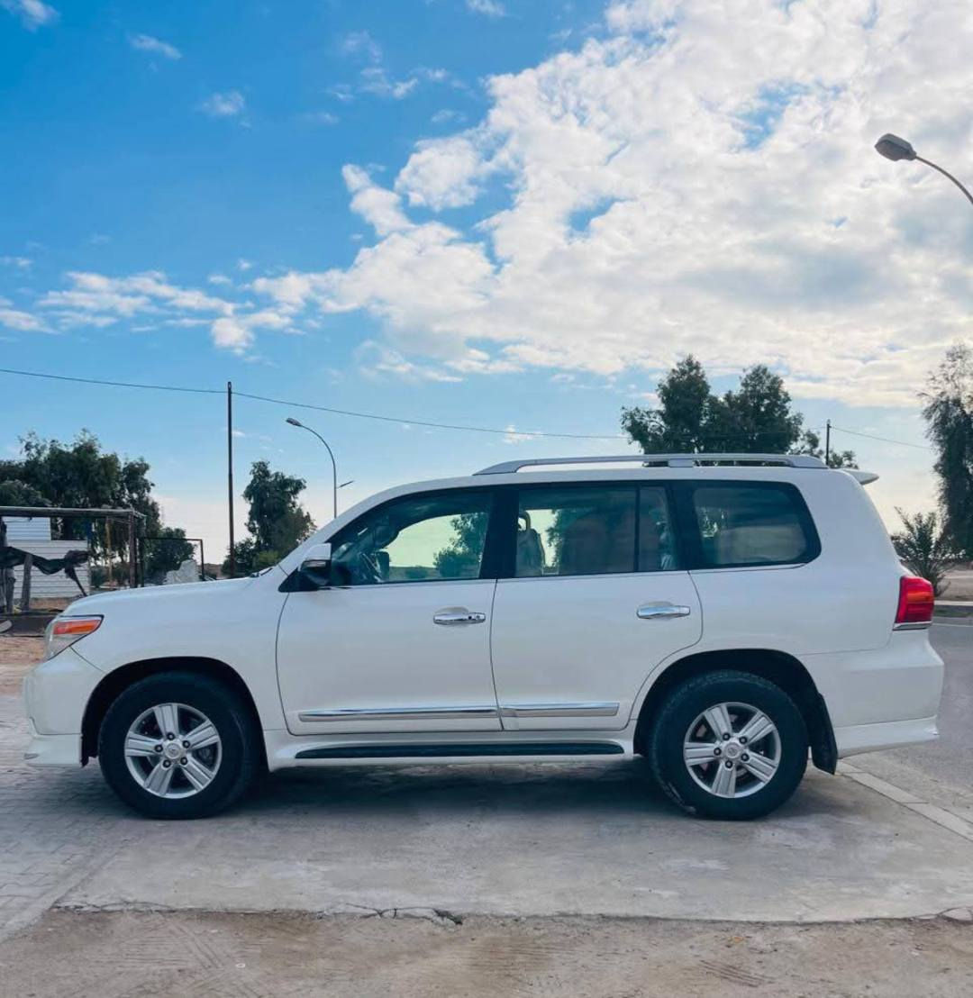 ‏‎سلام عليكم
قطعة نادر الي يدور جديد ومميز 
 للبيع 
لاندكروز 🔥 2013  🚀 GXR:
السياره احله من الصور بالحقيقه 
فول مواصفات 1/1 💯 :
1- فتحة 🕳️
2- بصمة 🔐 عدد 2 
3- ماشية 115 الف بعدها بحالة الوكالة
4- حساس خلفي وامامي 🎶🔊
5- ثلاجة 🥶
6- 2 كراسي كهرباء ⚡
7- تشغيل عن بعد 💥
8- شاشه جبيره 💻
9-كامرات محيطيه👀
10- 8  ايرباك 
11-دفع رباعي 🎮
12- رقم اربيل بأسمي تحويل ثاني يوم
13-بشرط سبير منازل من سياره 
حجم المحرك: 4600 ✅8 سلندر
ملاحظة // السيارة  كفاله عامة من جميع النواحي وشرط الفحص  حته من الرصعه ومن الشخط ✅  
جديدة بمعنى الكلمه شرط تراي زيرو  
وبالعافية ع تكون من نصيبه 
بأسمي شخصياً  تحويل مباشر  
#مفخره_الأرض 🔥
مكان بغداد ✅
🟩 السعر اتصل على رقم وبيك خير وتدلل            

لاستفسار الاتصال ع الارقام التالية 📲📲
***********
‏  

تحياتي لجميع 🌹 🌸
