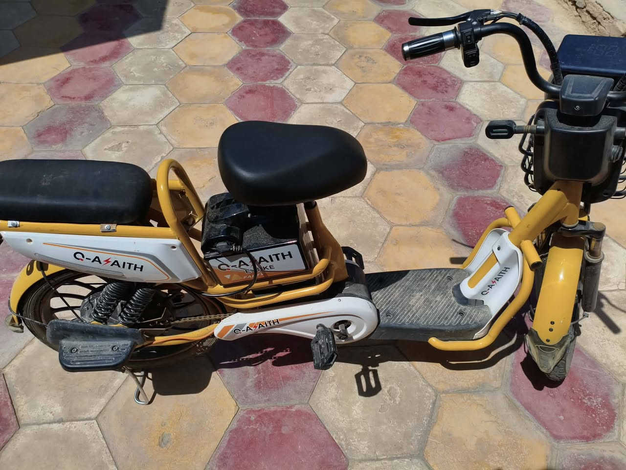 السلام عليكم دراجه شحن للبيع عطلانه بطارياتهه منتهيه استخدام 6 اشهر فقط السعر 125 مابيهه مجال  المكان السماوه قضاء الخضر 
واتساب ***********
