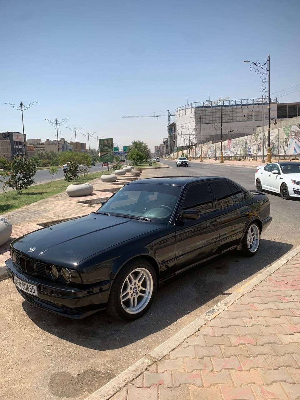 بي ام مديل 92 فول موصفات اوتماتيك رقم كربلاء دولي سنويه لحد 2031 تحويل مباشر مكينة 6 مفتوح 3.5 حداديةً جديده 
جام اوتو 
فتحة اوتو 
كشنات جلد
كراسي كهرباء 
داخل صاجي 
مضخم صوت 
ويل كب نجمه صاله سبوع
تايرات جدد
علام بي ام اصليات سعرهن ورقه 
مكينة شرط لا تبخير ولا تنقيص 
منضومة تبريد كامله نقص غاز فقط
سياره مصبوغه جديده ضربتها جاملغ خفيفه 
سعره 48 وبيه مجال قليل مكاني كربلاء المعملجي الشراي يتصل *********** وترهم مراوس حسب القناعة
