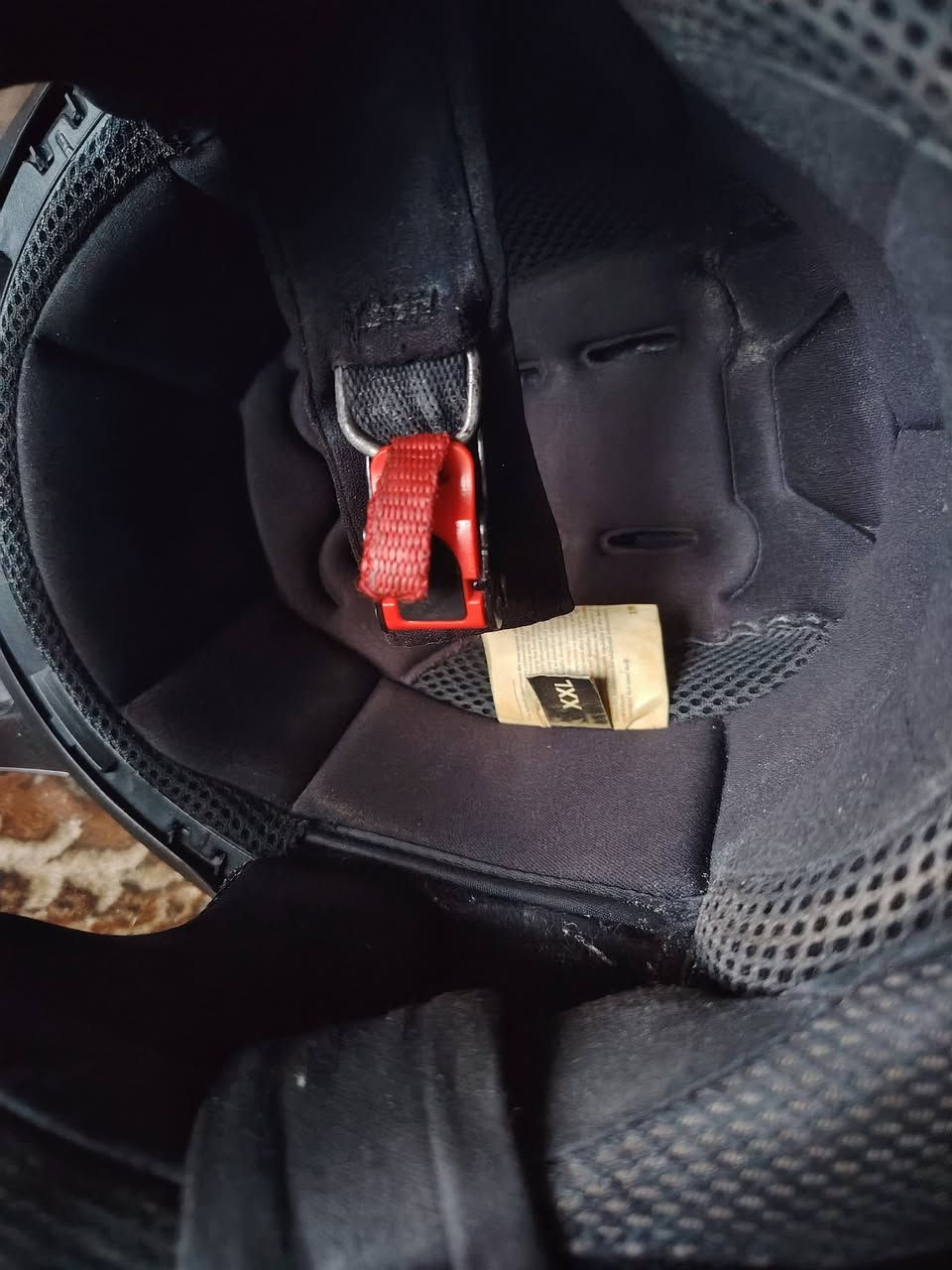 خوذه للبيع اصليه ماركه 35 وبها مجال الاستفسار على الرقم***********
