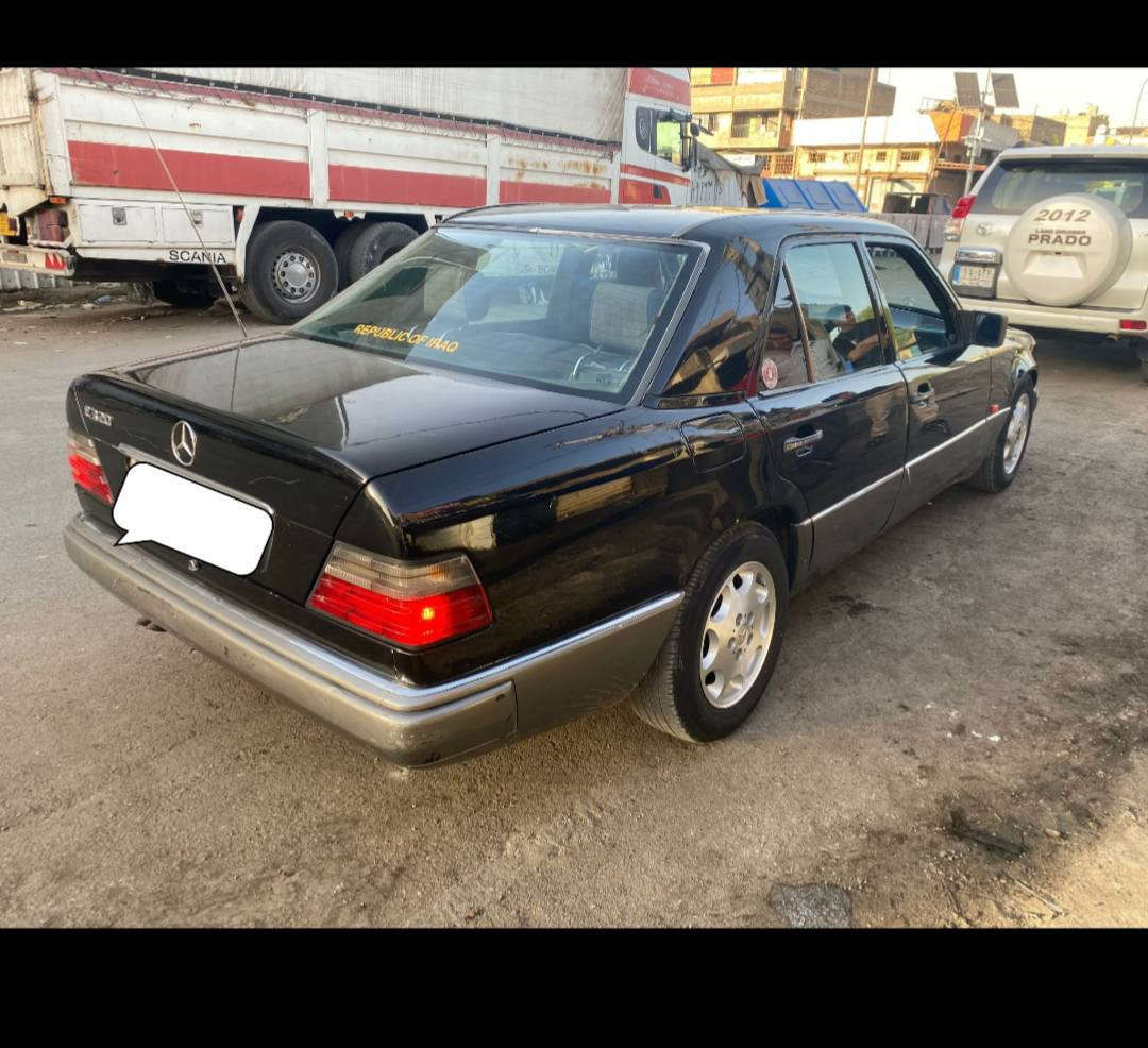 السلام عليكم دب موديل 1991 
مكينه 320 خراطيم بجديد شديتها مال وارد
صدر جديد أمامي وخلفي مال وارد عرباين 
تبريد شغال 
سياره بهل نضافه يرادلها بوليش وتحكيلات وترتيبات بسيطه 
رقم جديد سنويه قبل شهر سويتها 
السياره نضافتها مثل البصوره 
غرفتها مخمل بس مو كلش نضيفه سياره محتاجلها غرفه وتكعد ١٠٠ بال١٠٠ مكاني بغداد الغزاليه . الشراي ماوكف ويا 
*********** بغداد, العراق
