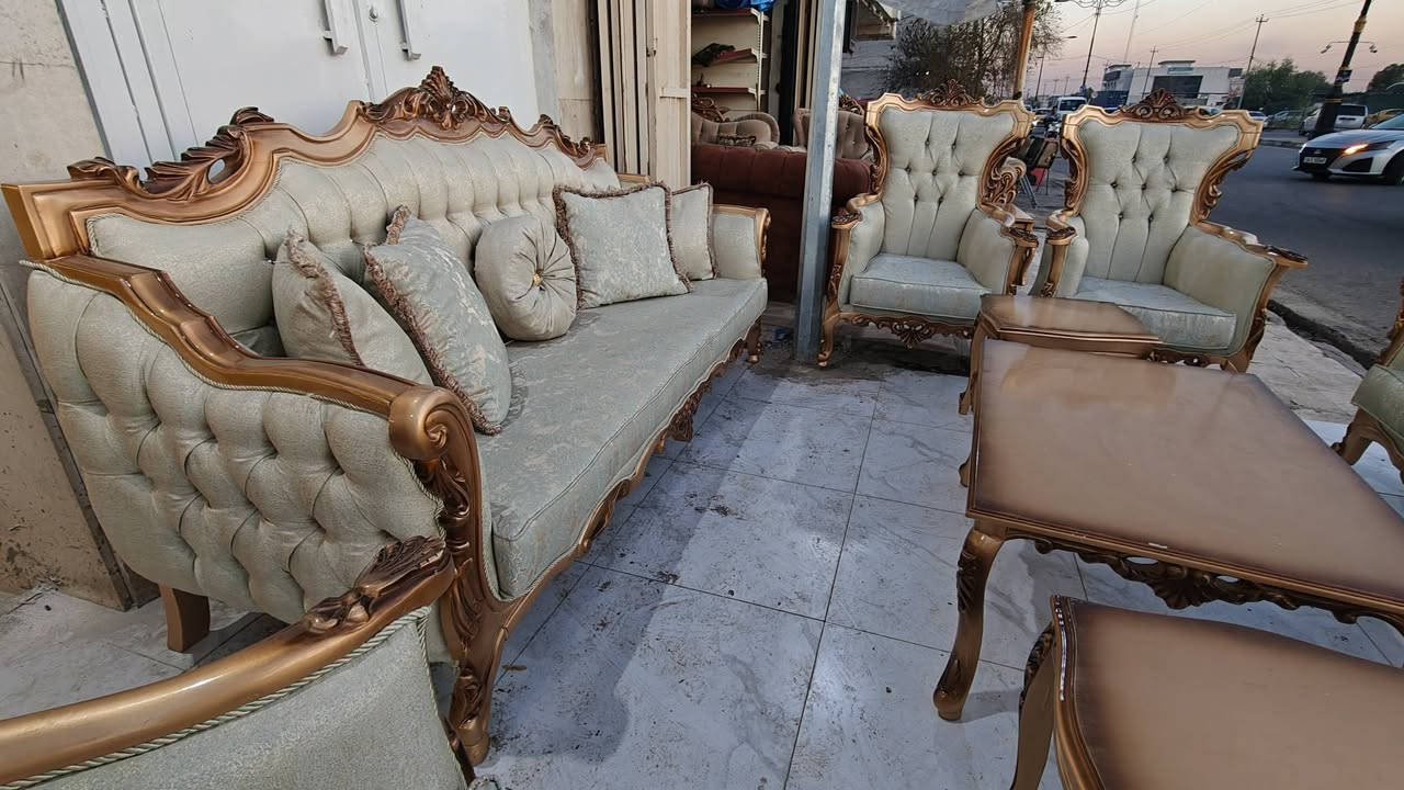 طخم رئاسي كلاسيك تركي مستعمل نظيف جدا جدا جدا 
خشب زان الاصلي موديل حديث 10 نفرات 
مع ميز وسطي وطلبات نظافة تقريبا 99% 
للطلب والاستفسار يرجى زيارة موقعنا في الموصل سايدين القادسية الاولى قرب جامع علي بن ابي طالب مقابل ملعب الأمواج أو الاتصال على الارقام التاليه 
***********
***********
***********
