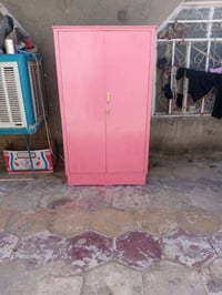 ميز للبيع • نظيف • بحصاله وقفل