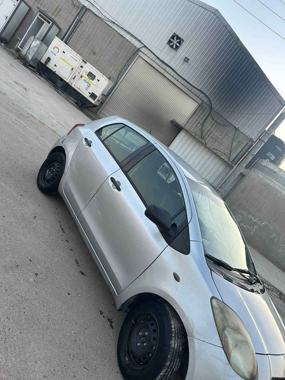 تویوتا یارس ٢٠٠٨
سبوغ عام لۆ جوانی رسمی پێش سبوغکردنەوەم دانایە پێشتر بەس چاملغی پشتەوەی سەکن لێدرا بوو رەقەم نوێیە بە ناوی خۆمە گیر مەکینە تەبرید بە شەرت بێ معجون و بێ تعدیلە سعری ٧٧ و مجال 
***********
*********** أربيل, العراق
