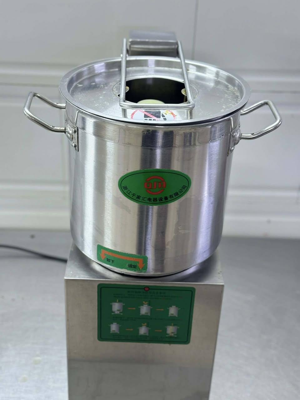 السلام عليكم
خلاط حمص ٢٥٠
عجانه صغيرة ١٧٥
كسارة فستق ٣٠٠
***********
