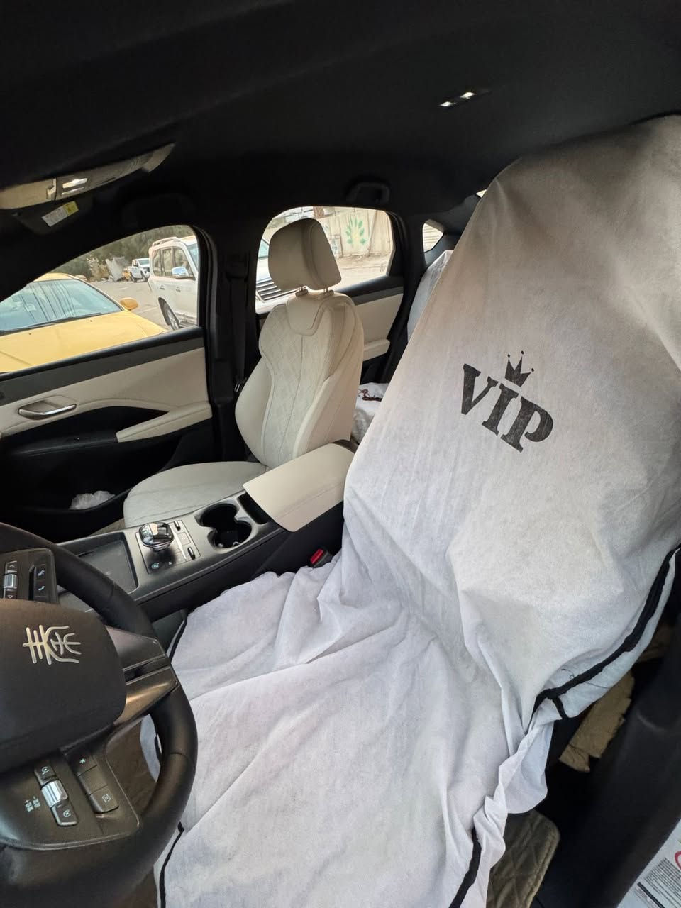 السلام عليكم 
Byd جن بلاص 
زيرو السياره ماشيه خمسه  الف فقط
سياره مكفوله  
داخل ابيض حوضيات  وشاحنه  ومبدل دهن جديد  
كامله مكمله السياره 
السعر 18600 وبيه مجال قليل 
مكاني بغداد شارع فلسطين 
***********
