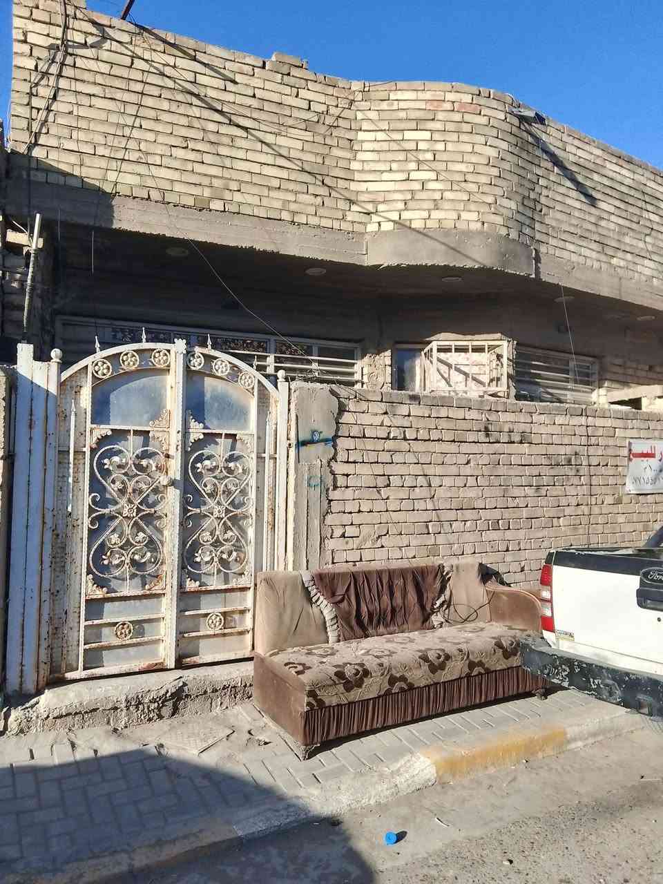 سلام عليكم يوجد بيت للبيع 100 متر خلف معمل الغاز شارع العريض زراعي سعر 85 وبي مجال رقم ***********
