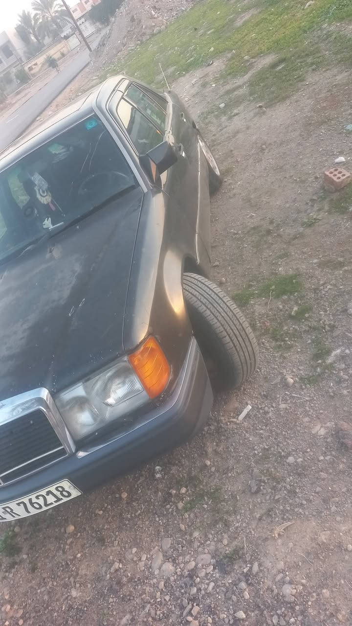 للبيع او المراوس مارسدس دب حجم 300 مديل 93 اصل رقم بغداد دولي سنويه مامنتهيه مكينه بطه ففتي  2500 كهربائيات كلها شغاله صدر نظافته 80 ب 100  فتحه شغاله طكتين  اريل كهرباء غرفه نضيفه جداا تخم تاير جديد ويل كب تفاحه حجم 16  تبريد تدفئه شغالات سعر 55 وبيها مجال  للاتصال بالرقم *********** مكان ديالى المقداديه
