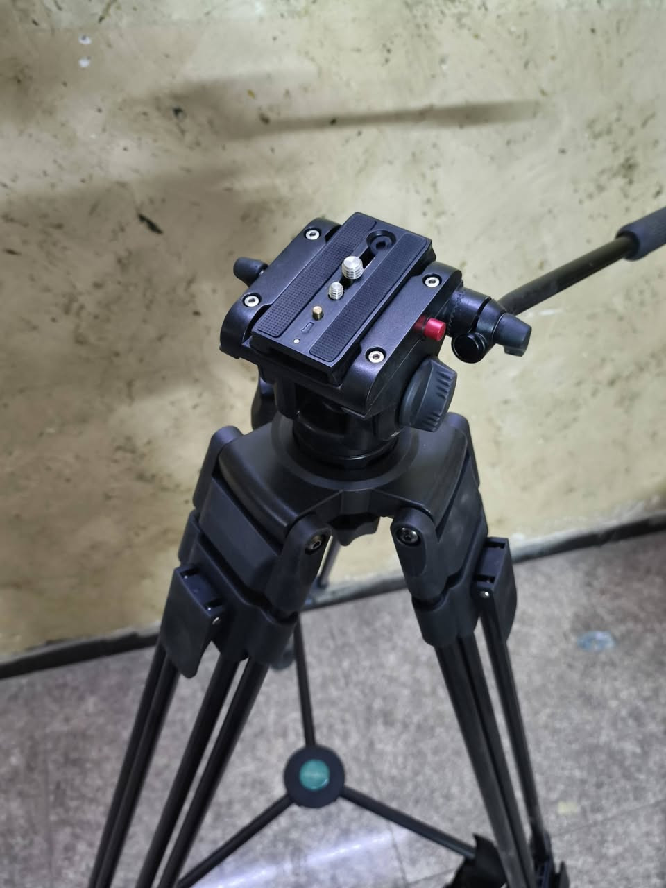 ستاند كامره احترافي
الارتفاع ٢متر
اعلا سعر ابيع


**إذا كنت صاحب هذا الإعلان وتريد حذفه لأي سبب، رجاءا أرسل رسالة إلى الدعم الفني**