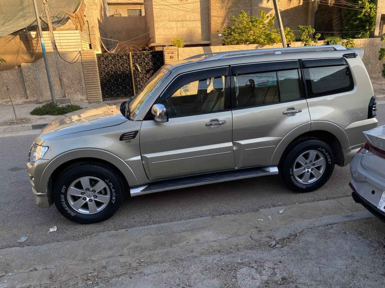 السلام عليكم للبيع باجيرو موديل 8 السياره جاهزه محرك كير تبريد مكفولات تخم تاير صدر خير من الله محدثه 20 كامل السياره فول مواصفات فتحه تحكم استيرن فور ويل مري شفط ويل كب لدات اماميه خلفيه كشنات كهرباء حساسات اشاير بل مري بيه مكانات صبغ السعر 105 بيه مجال مكاني بغداد حي العامل الاتصال *********** بغداد, العراق
