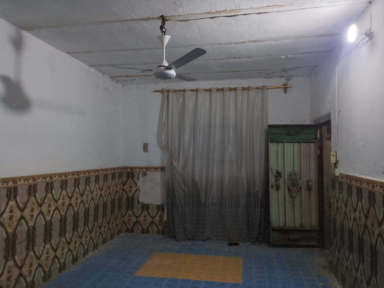 السلام عليكم دار للبيع رقم مساحه 200 متر العنوان ميسان منطقه حي السجاد قرب مدرسه يعرب والاستفسار عن هذا الرقم ما متواجد على الفيس ***********. رقم ثاني *********** /السعر 35 مليون قابل للتفاوض
