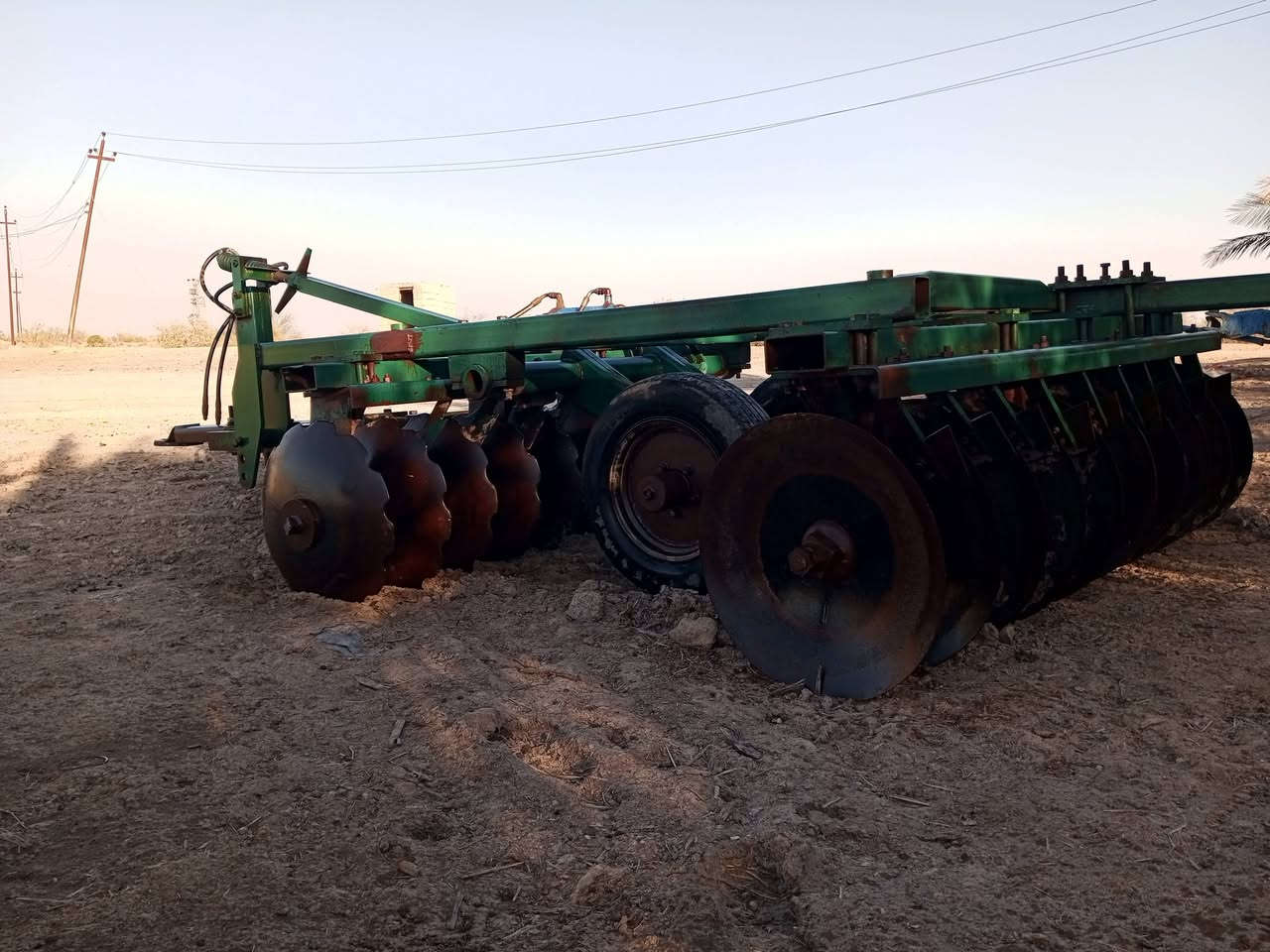 للبيع دسك 20وفدان البير 12ما مشتغلات شي قليل المكان واسط ***********.   ***********
