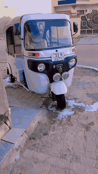 يالله سلام عليكم تكتك للبيع 21شهر 12 مرقمه رقم بغداد نكليزي بيه صبغ جوه لبك ليت وبيه بارد شي قليل شراي خابر ودلل ***********
