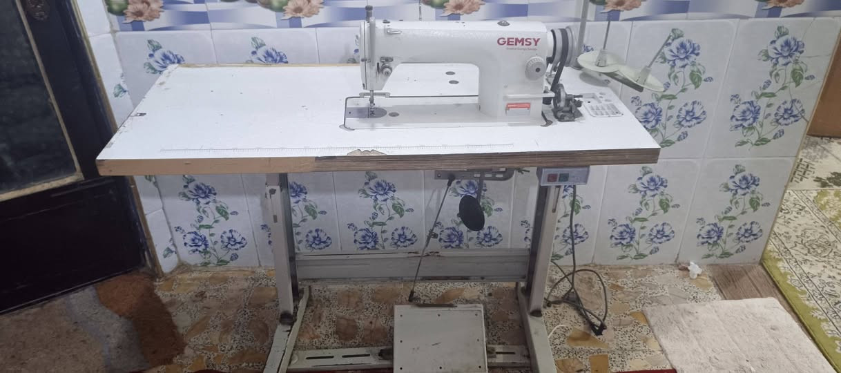 مكينه صناعيه جمسي نضيفه وشغاله مداخله تصليح ابد
 الباب الاول الاصليه 
ماطور مو كاتم  
السعر 225
عنوان كربلاء حي المهندسين قرب حي العامل 
***********
