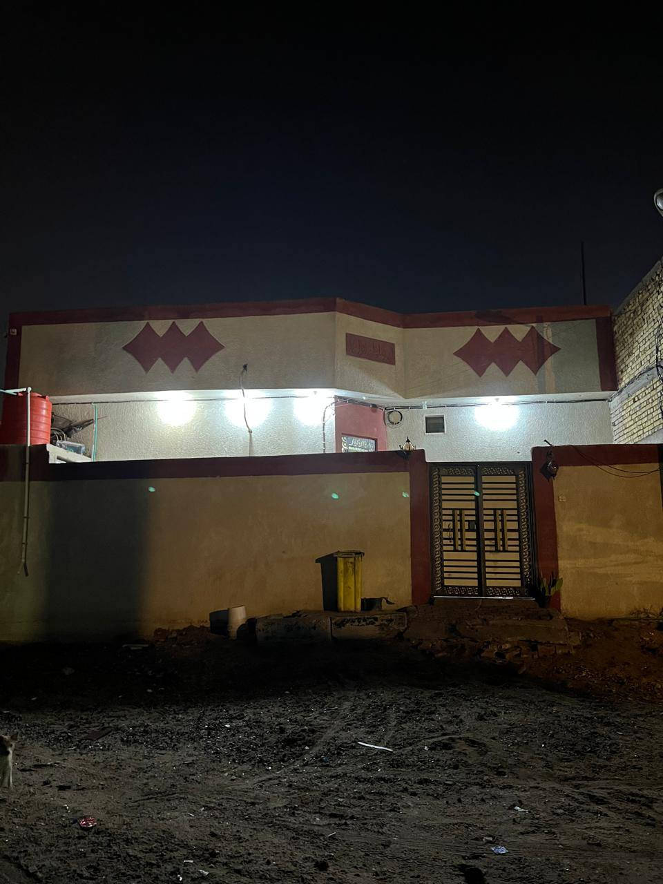 #اسعد_الله_اوقاتكم_بكل_خير⁉️👋 
#البصره 
هاتف ☎️ *********** ☎️
دار للبيع 
مساحه 170 م 
أم النعاج مقابيل حي بغداد 
طابو زراعي عراقي سند 25 
وكاله و نسخ من طابو و مكاتب 
غرف نوم عدد 2
ديوانيه 
صاله 
مطبخ 
صحيات 
حديقه خلف البيت 
خلف البيت نهر جاري
بناء بلوك شارع 8 م 
ماء كهرباء مدارس نت 
السعر 90 و بي مجال بسيط 
هاتف ☎️ *********** ☎️
