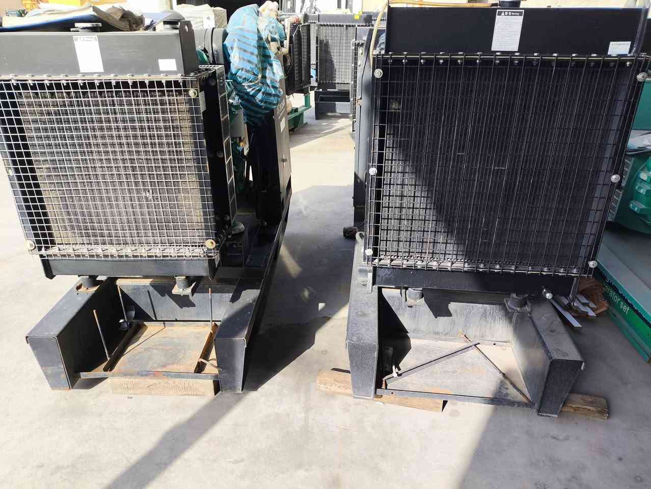 مولد كمنز 4 سلندر سوبر اخو الزيرو ساعات العمل 30 ساعة توليد مارثون 40KVA نظام حماية  فول اوتو المولدات بلاديات خوات الزيرو يوجد قطعتيين العنوان اربيل للأستفسار الإتصال *********** يوجد توصيل لكافة المحافظات وبضمان 🚚
