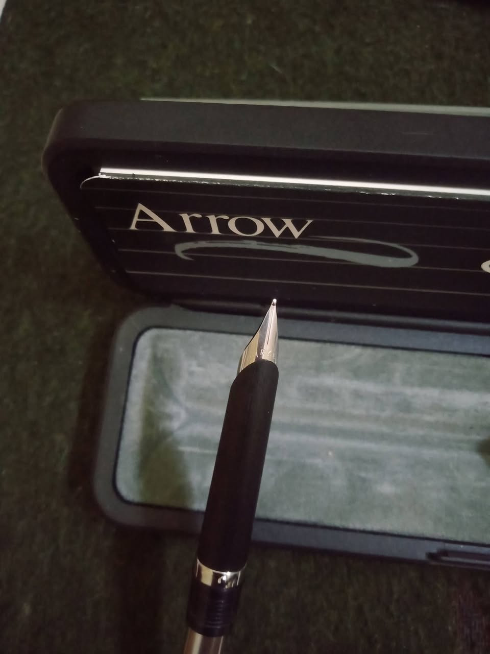 قلم حبر من باركر آرو جديد زيروووو لم يستخدم نهائي بالعلبة الأصلية والكتالوج يتميز بتصميم معدني فلاذى بالكامل ضد الصدأ ومشبك على شكل سهم مميز لعلامة باركر


**إذا كنت صاحب هذا الإعلان وتريد حذفه لأي سبب، رجاءا أرسل رسالة إلى الدعم الفني**