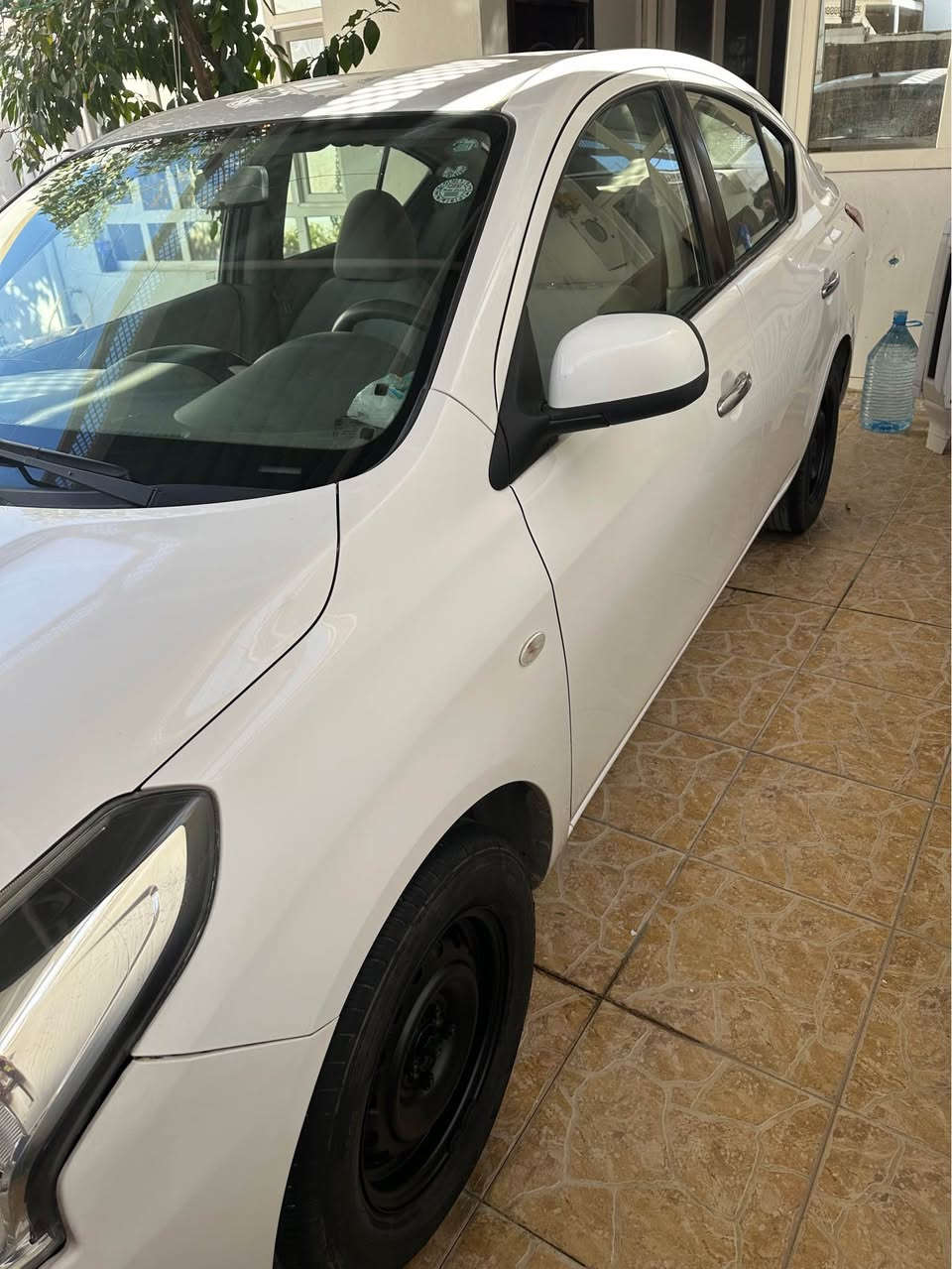 نيسان سني فول مواصفات  
موديل 2019  
سنوية جديد 2029 
دفتر بنزين
ماشي ١١٠ 
كاميرا خلفي حساس خلفي  شاشه ايباد كار بلي  
سيارة جديدة كلش نضيفة مال بيت
كلين تايتل فقط بي اثنين باب رصعات بسيط 
تبريد ثلج محرك گير كله بشرط

📍مكان سيارة كركوك
*********** واتس اب فقط كركوك, العراق
