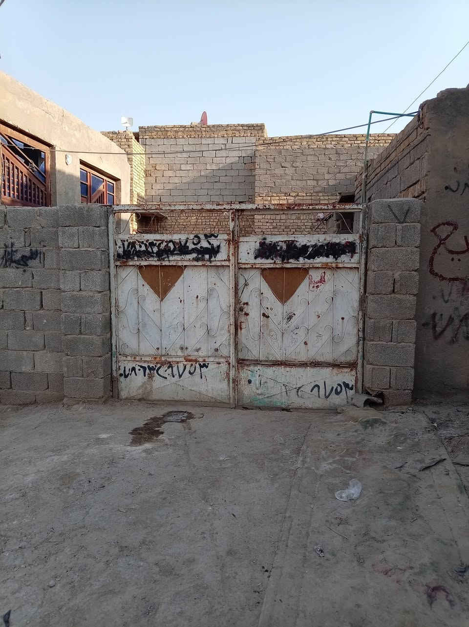 بيت للايجار حاوي العباس منطقه حي الصدرين مساحه 130متر استفسار *********** واتساب
